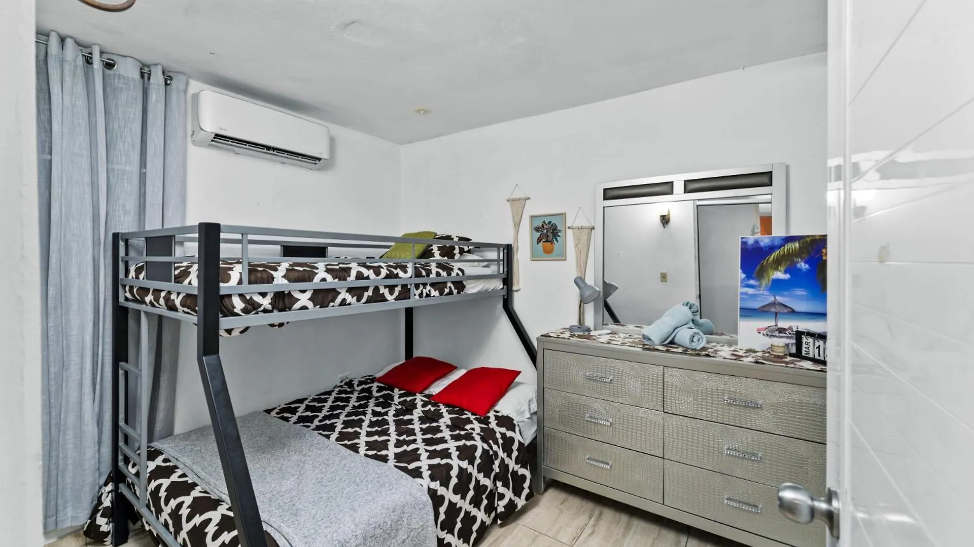 Lupa Guesthouse Affordable Family Home Rincon 0*,  Porto Rico